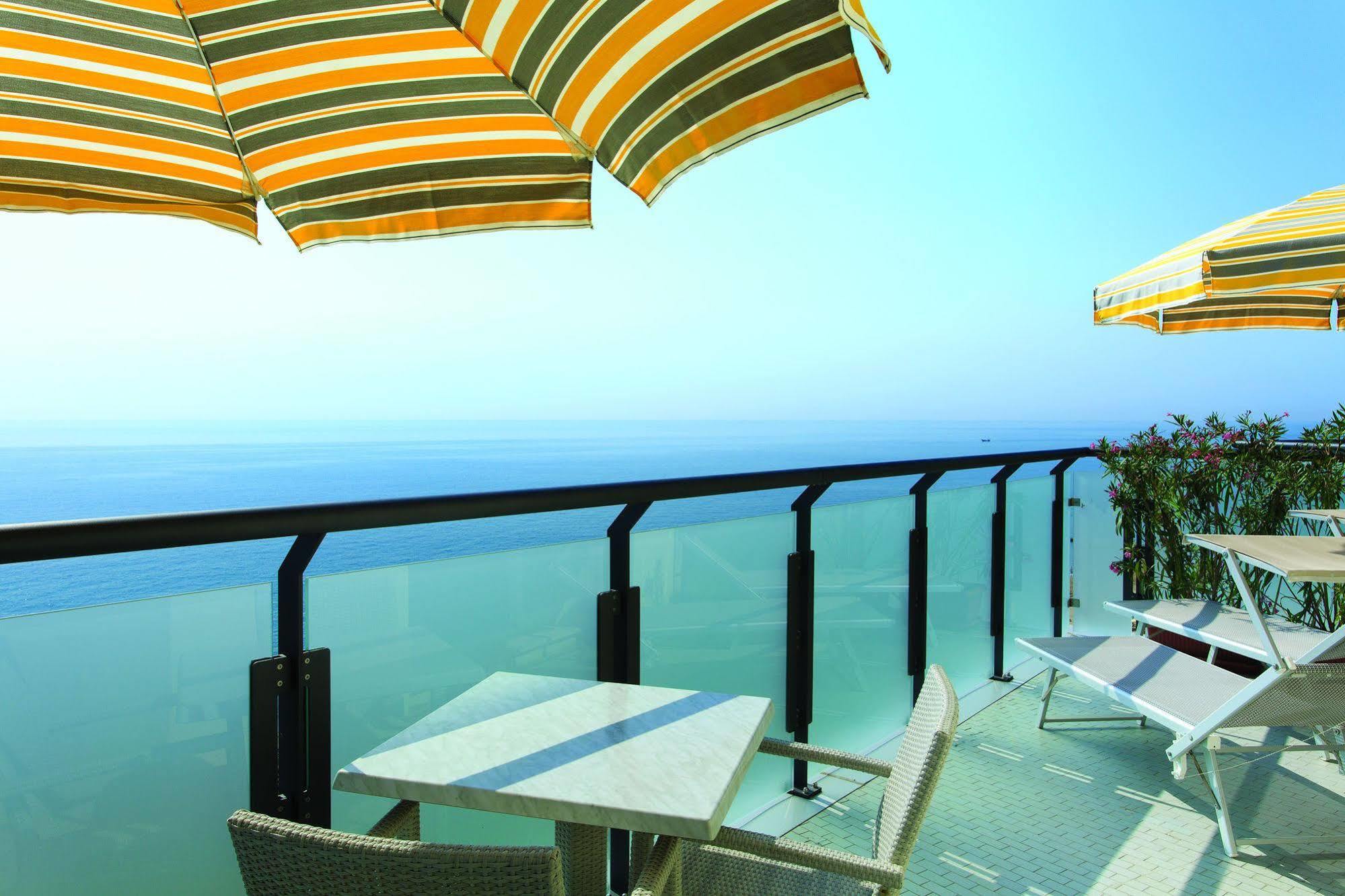 Hotel Las Vegas Lido di Jesolo Bagian luar foto